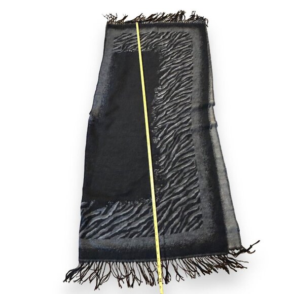 Elegant Black and Gray Wrap - Picture 9 of 15